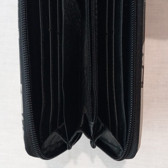 Women's Wallet - Picture 4 of 12